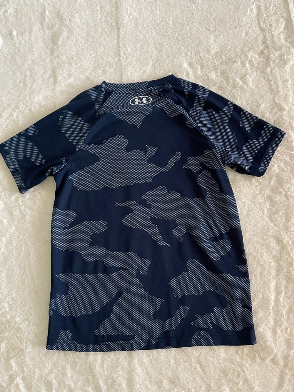 Under Armour Boys' Navy Camo Short Sleeve Shirt  SZ 10 - 12 - Picture 4 of 4